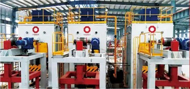 Pressemaskine med oliebehandlingssystem